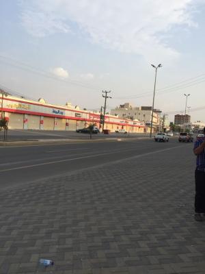  السعودية : محلات مغلقة.. وركود يضرب الأسواق .. والعمالة اليمنية أكبر المتضررين! (صورة)