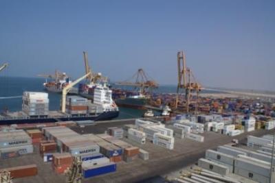 الأمم المتحدة تطالب السفن في مينائي الصليف والحديدة بالمغادرة فوراً إلى أي ميناء