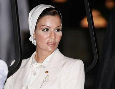 أول ظهورتلفزيوني للشيخة موزة منذ أزمة قطر توجه رسالة قوية لدول المقاطعة (فيديو)