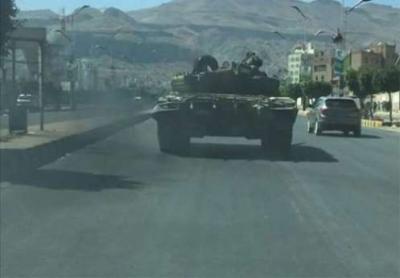 بعد هزائمهم .. الحوثيون يستخدمون الدبابات بهستريا في قصف الاحياء السكنية في صنعاء
