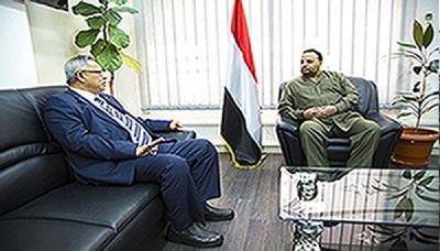 هل أعلن (حبتور) تأييده للجماعة الحوثي في صنعاء ؟