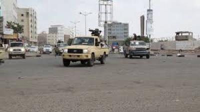 اشتباكات عنيفة بين جماعات مسلحة بعدن والأهالي يناشدون الحزام الأمني بالتدخل