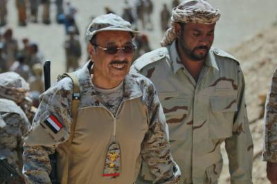 هكذا رد الفريق علي محسن الأحمر على إعتقال نجله وإقتحام منزله في سنحان!