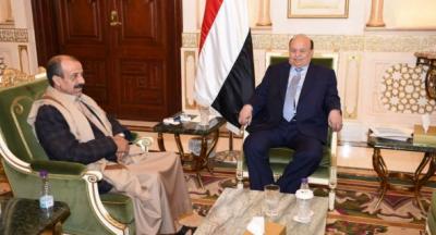  بعد هروبه من صنعاء.. الرئيس هادي يلتقي اللواء القوسي قائد الامن المركزي (صور)