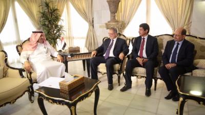  السفير السعودي لدى اليمن يتحدث عن استثناء اليمنيين من القرارات السعودية الأخيرة