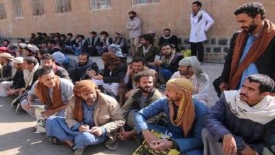 الحوثيون يفرجون عن 60 موقوفا بأحداث ديسمبر من سجن صنعاء