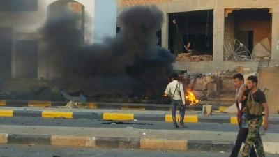 رويترز تكشف عدد قتلى وجرحى تفجيرين انتحاريين بسيارتين ملغومتين بعدن