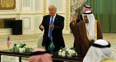 ترامب يعلن تضامنه مع السعودية في اتصال هاتفي مع الملك سلمان