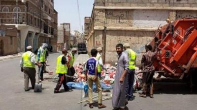 إضراب شامل لعمال النظافة بصنعاء.. ومخاوف من عودة أكوام القمامة الى أرصفة الشوارع