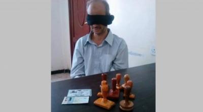 شرطة عدن تلقي القبض على مواطن وبحوزته أختام مزورة لمرافق حكومية وخاصة بينها جامعة وبنوك تجارية