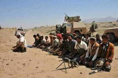 شاهد : طارق صالح يصلي بجنوده اماماً في صحراء المخا.. صورة