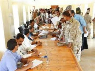 الحكومة تقرر صرف مرتبات موظفي الامن والجيش والقطاع المدني