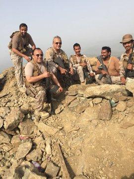بالصورة.. أمير سعودي يرتدي الزي العسكري ويتوجه لليمن