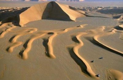 إعصار "مكونو" يكشف كنز الربع الخالي المدفون..صورة