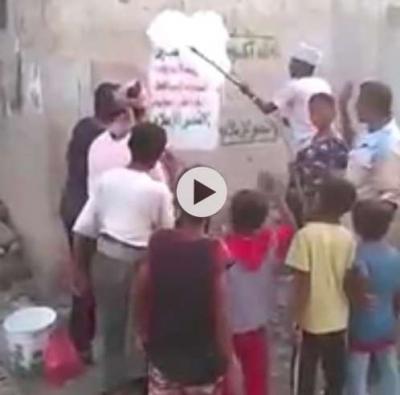 شاهد بالفيديو.. إزالة شعارات الحوثيين من الحديدة