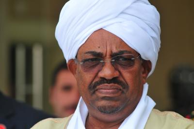 عقب دعوات سحب قواته من اليمن.. الرئيس السوداني يتوجه إلى السعودية بشكل عاجل