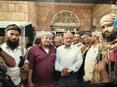 محافظ الحديدة يعلن عن أول نتائج عملية (السهم الذهبي) لتحرير المدينة والميناء..!