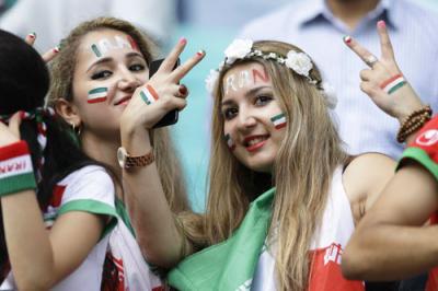  عدد من ضباط المخابرات الإيرانية يصلون إلى روسيا.. والسبب المشجعات! (تفاصيل)
