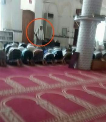 صورة صادمة قادمة من مساجد عدن ..شاهد
