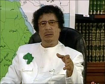 القائد معمر القذافي يعرض وساطته لحل أزمة مياه النيل