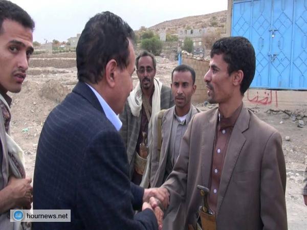 شاهد بالصور عناق حار بين أبو علي الحاكم ومحافظ عمران شملان
