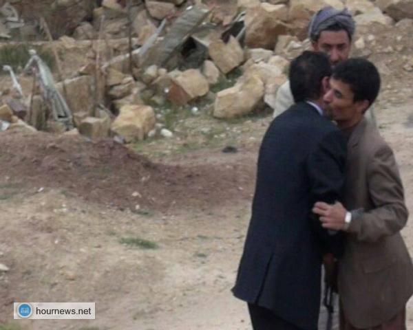 شاهد بالصور عناق حار بين أبو علي الحاكم ومحافظ عمران شملان