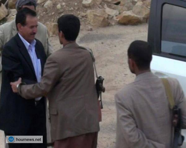 شاهد بالصور عناق حار بين أبو علي الحاكم ومحافظ عمران شملان