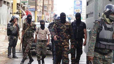 عاجل: مصدر أمني ينفي حقيقة الصورة المتداولة لوزير الداخلية في فض اعتصام الحوثيين 
