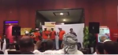 شاهد بالفيديو: احتفالية اقامتها الجالية اليمنية اليوم للمنتخب بالرياض وتكريمهم من قبل رجال أعمال