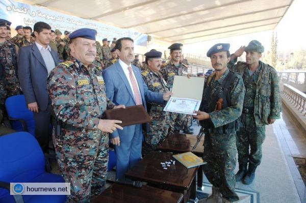 شاهد بالصور أول زيارة لوزير الداخلية: اللواء الرويشان إلى قيادة الأمن المركزي "عقب التمرد العسكري الأخير"