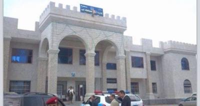 هروب قائد معسكر في مدينة إب والحوثييون ينهبون مخازن السلاح بإدارة أمن المحافظة