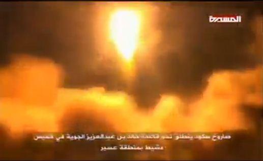 شاهد بالفيديو : لحظة اطلاق صاروخ اسكود على الأراضي السعودية من جماعة الحوثي بصعدة  فجر اليوم السبت 6-6-2015