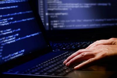 قراصنة إيرانيون يخترقون مواقع حكومية أمريكية ويصلون لمعلومات عن هذه الشخصيات