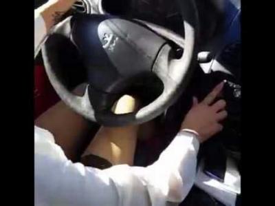 إيرانيات يخلعن الحجاب ويلبسن تنورات قصيرة اعتراضاً على قمع طهران
