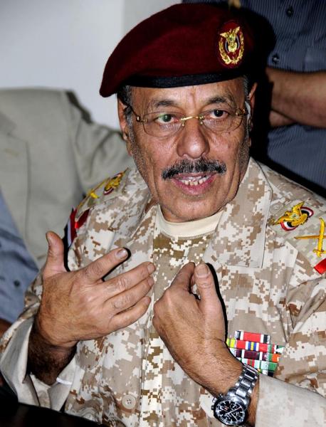 تعيين الرئيس هادي “الأحمر” نائبا للقائد الأعلى للجيش يفقد الإمارات صوابها