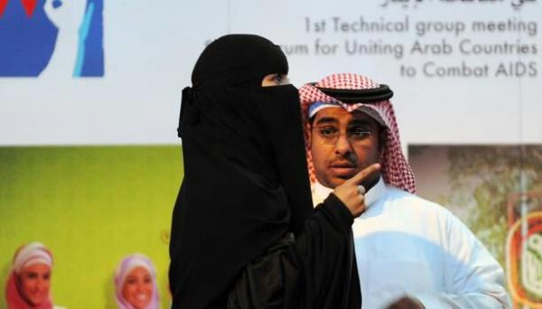 كاتب سعودي يفجر مفاجأة: نصف مليون رجل بالسعودية يتعرضون للضرب من زوجاتهم