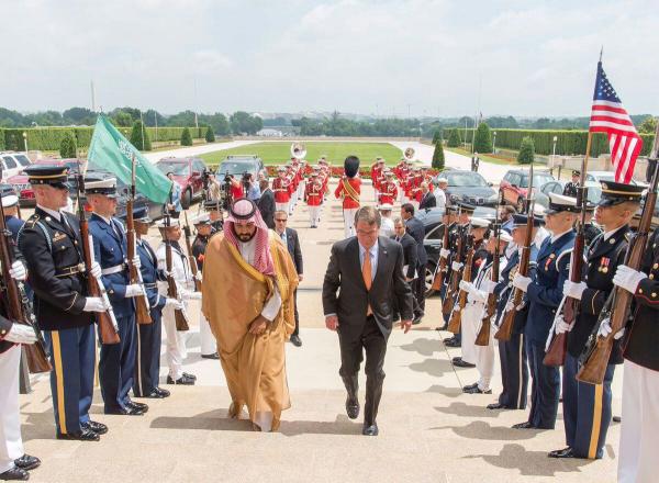 مسؤول خليجي: الرياض لا تستطيع الاعتماد على الحلفاء العرب والمسلمين لذا عادت لحضن أمريكا