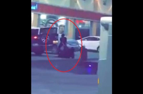 شرطي سعودي يجرّ خادمة إثيوبية على الأرض لاعتقالها"صوره"