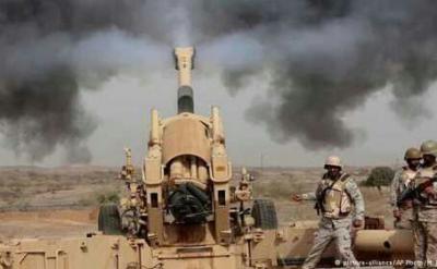 قصف مدفعي مكثف ومعارك عنيفة على الحدود اليمنية السعودية