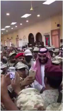 بالفيديو :ولي ولي العهد محمد بن سلمان مع مقاتليه في الحدود السعودية اليمنية 