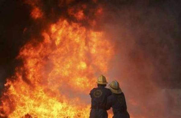 ثمانية جرحى في حريق بميناء "رأس" التنورة النفطي بالسعودية