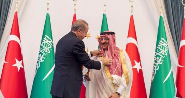 أردوغان يمنح محمد بن نايف أعلى وسام بتركيا "صور"