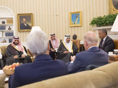 ناشيونال إنترست: لهذه الأسباب أمريكا تدعم حرب السعودية وآل سعود يفتقدون الخبرة السياسية