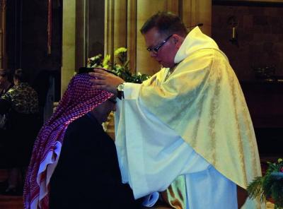 السفير السعودي في بريطانيا يعتنق المسيحية بعد اكتشافه لإسلام نظيره البريطاني