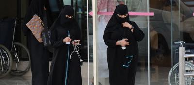 نيويورك تايمز تنشر اعترافات 6 آلاف امرأة سعودية: نحن نعيش في كذبة اسمها المملكة السعودية
