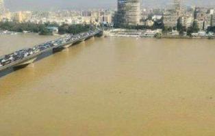 مصر: شاهد بالصور والفيديو نهر النيل يتحول إلى الأصفر بين ليلة وضحاها والسبب ؟ مصر: شاهد بالصور والفيديو نهر النيل يتحول إلى الأصفر بين ليلة وضحاها والسبب ؟