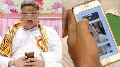 وزير هندي يتصفح صورا عارية لزوجة دونالد ترامب (فيديو)