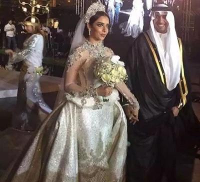 «شاهد» فستان عرس الفنانة اليمنية  “بلقيس احمد فتحي” ومعلومات مثيرة عنه