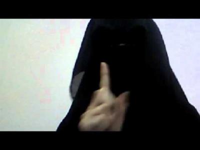 خيزران امرأة تنظف حمامات البيوت وميراث والدها مئــات الملايين