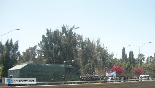 أدخنة وغازات وضرب بالهراوات خلفت تسعة جرحي في تظاهرة المحتجين العسكريين أمام مكتب رئاسة الجمهورية